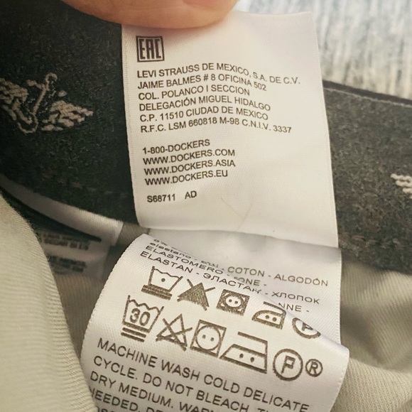 Classic Fit Dockers - Picture 6 of 6